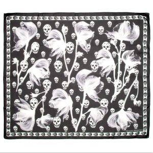 ALEXANDER MCQUEEN Classic Bellflower Silk Scarf Black & Ivory